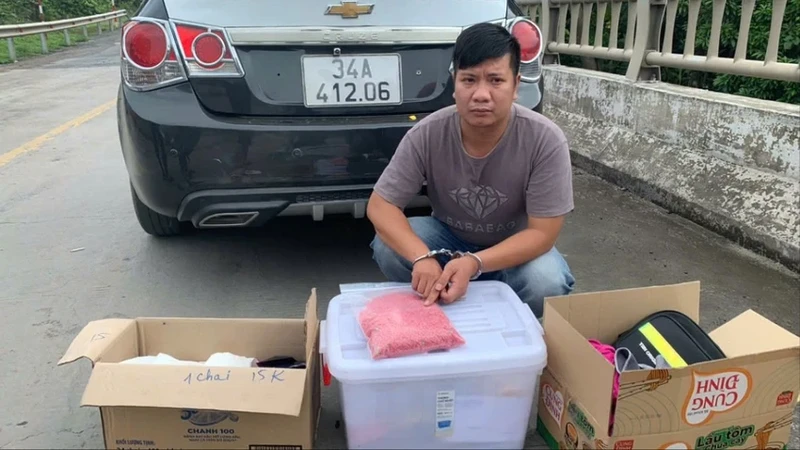 Quang Tri: Bat giu doi tuong van chuyen 12.000 vien ma tuy  ​