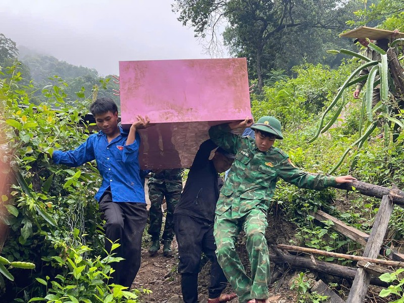 Sau tieng no lon, qua doi o Nghe An bi nut dai hon 100m-Hinh-2