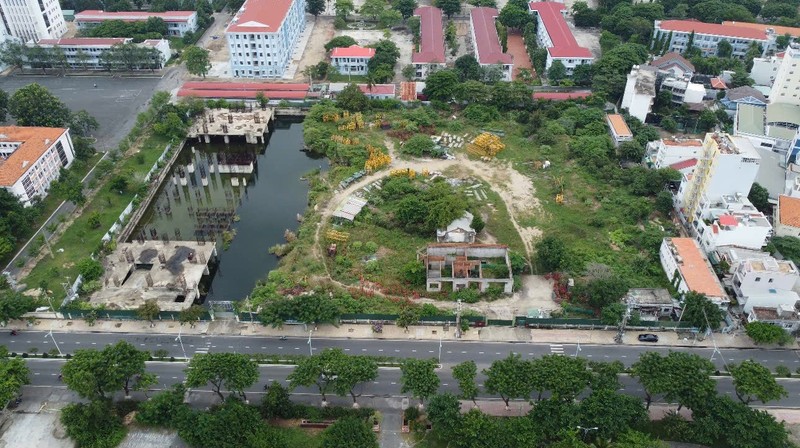 Can canh nhung khu 'dat vang' ven bien Nha Trang bi bo hoang-Hinh-5