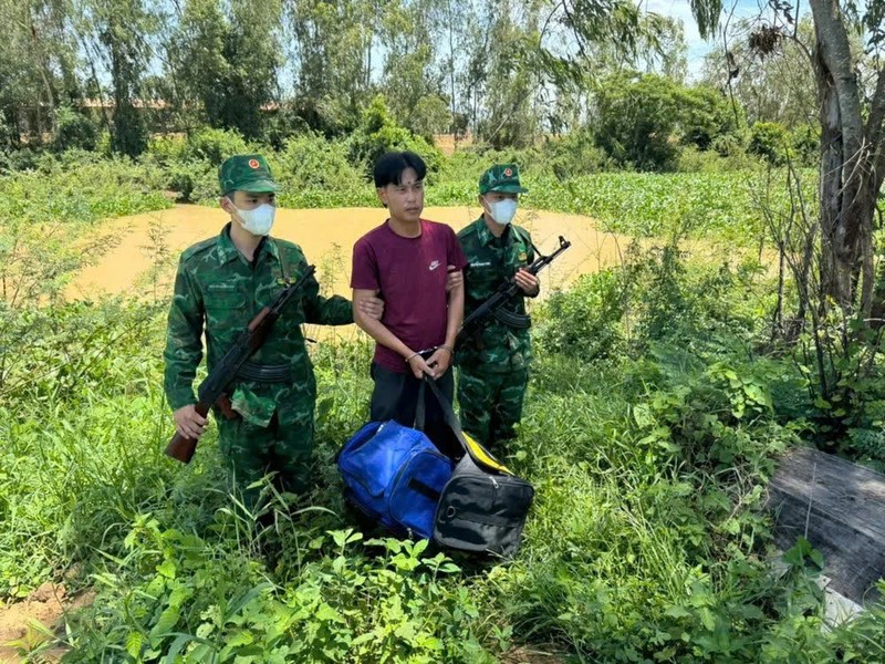 Tu hinh doi tuong “cong” hon 25kg ma tuy qua bien gioi-Hinh-2