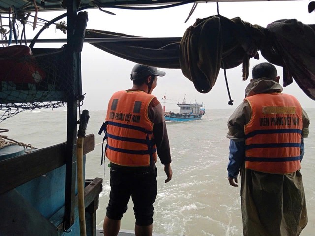 Quang Binh: Lai dat tau ca cung 4 ngu dan vao bo an toan