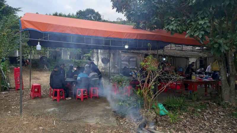 An mang dau long, anh trai dam em ruot tu vong vi mau thuan