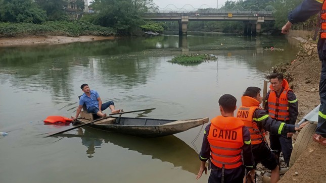 Ha Tinh: Tim thay thi the nam sinh nhay cau Phu tu tu