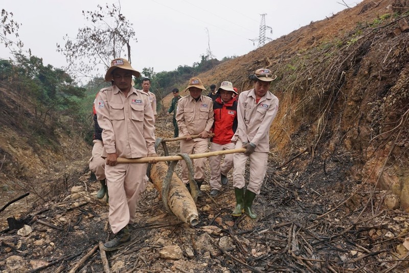 Tam dung hoat dong ra pha bom min o Quang Binh