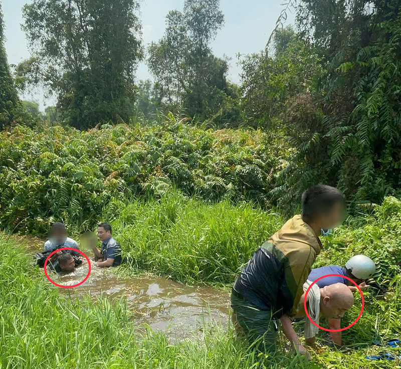 Nhom nguoi Trung Quoc bat coc dong huong, doi 10 ty dong tien chuoc