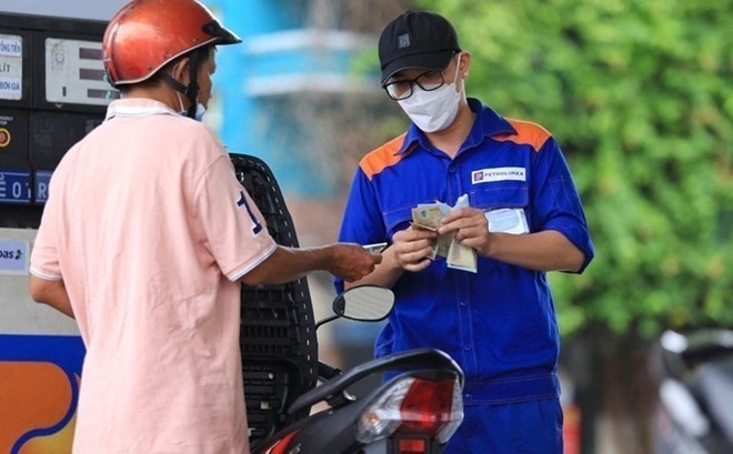 Gia xang hom nay 12/4: Tiep tuc giam sau?