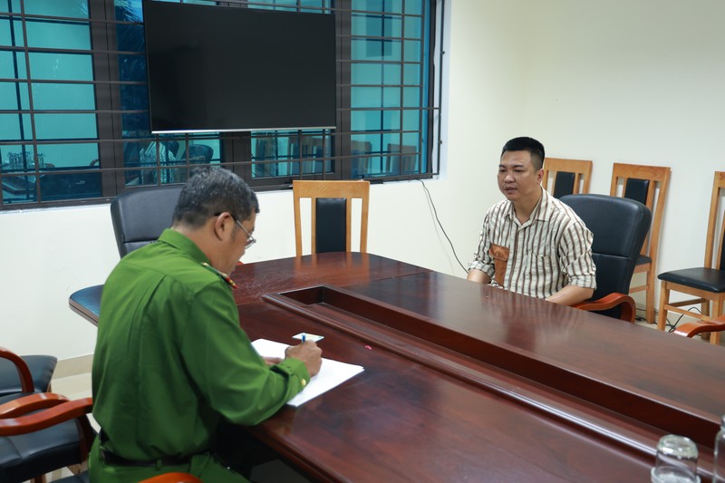 Đối tượng bị truy nã đặc biệt ở Quảng Trị ra đầu thú Doi tuong bi truy na dac biet o Quang Tri ra dau thu