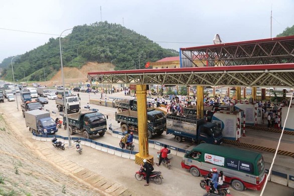 BOT Hoa Lac - Hoa Binh tam dung thu phi dan quanh tram