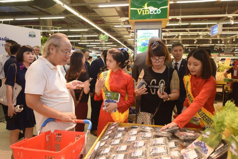 Dai su Hoa Ky hao hung trai nghiem sieu thi VinMart-Hinh-8