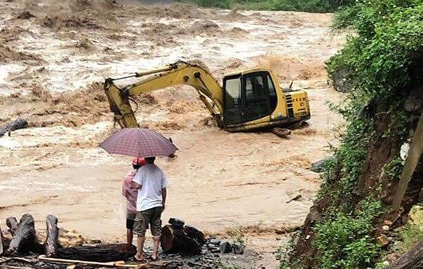 Yen Bai: Mua lu un un, nhan chim o to, cuon troi cau tam-Hinh-3