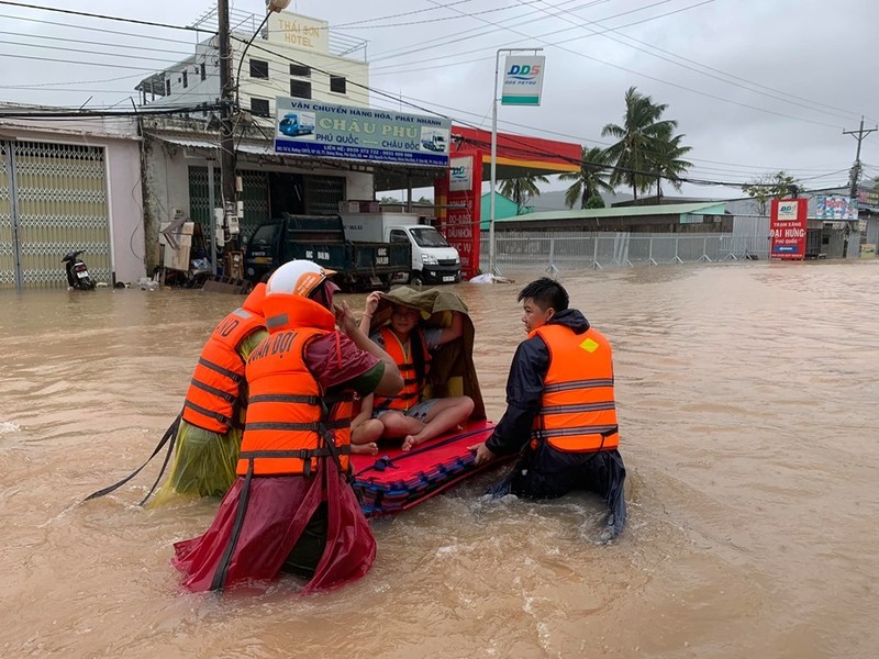 Phu Quoc ngap lich su, duong xa bien thanh song-Hinh-13