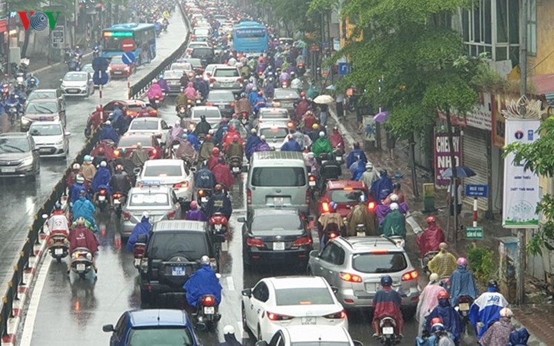 Nguoi dan ngan ngam: Cu mua la duong Ha Noi lai tac-Hinh-5