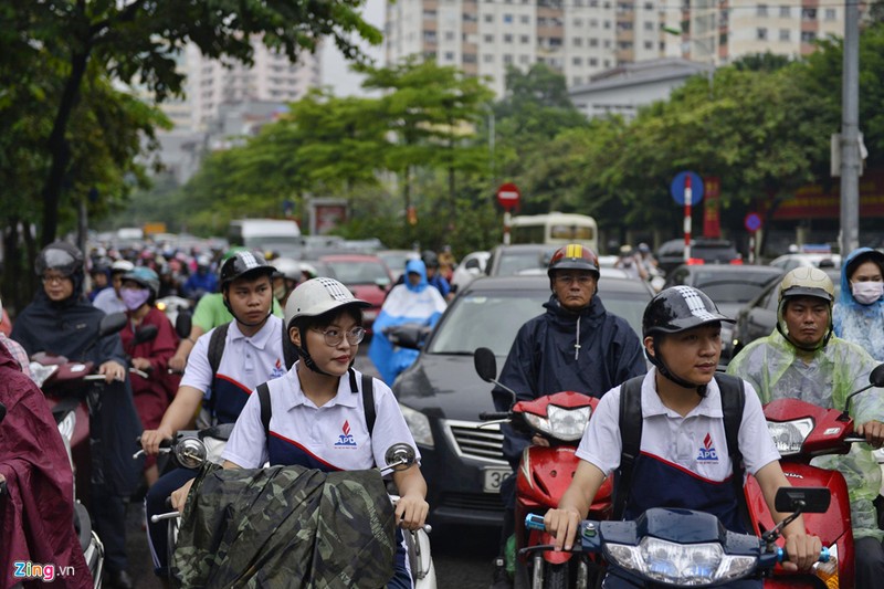 Nguoi dan ngan ngam: Cu mua la duong Ha Noi lai tac-Hinh-9