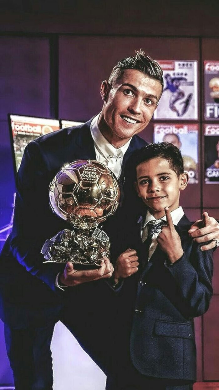 Chuan con trai Ronaldo: Tao Instagram 1 ngay da can moc trieu follow-Hinh-6