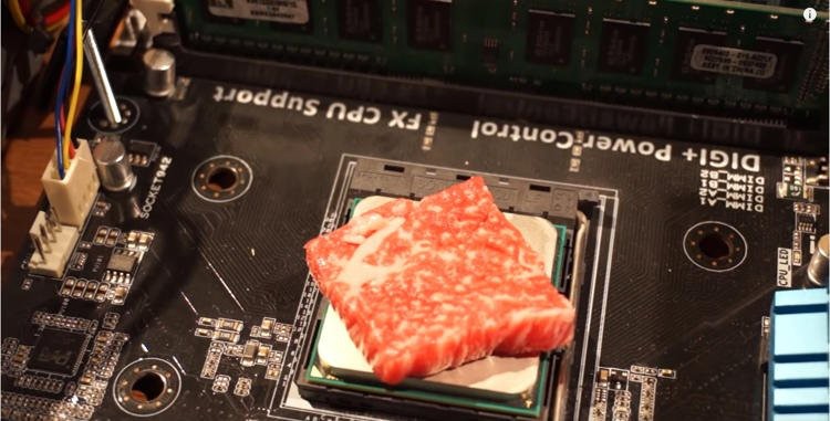 Dem CPU 'nuong thit, luoc trung', YouTuber noi nhu con, tien vao nhu nuoc