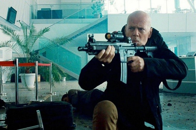 Tom Cruise, Bruce Willis tung mat vai vi qua tham tien cat-xe