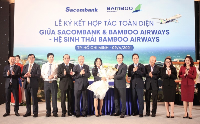 Sacombank ky ket hop tac toan dien voi Bamboo Airways-Hinh-2