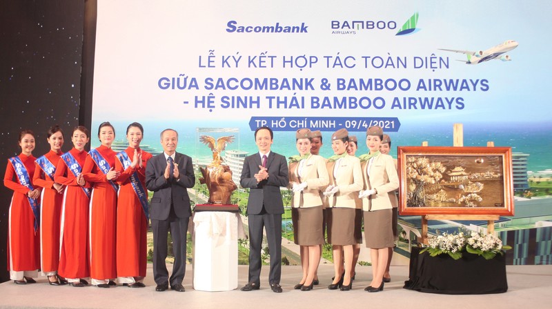 Sacombank ky ket hop tac toan dien voi Bamboo Airways-Hinh-5