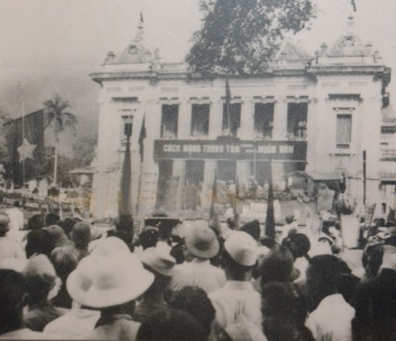 Trung bay hien vat, tai lieu ve Cach mang Thang Tam nam 1945-Hinh-11