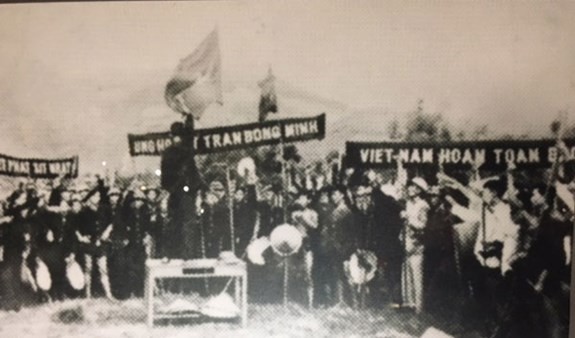 Trung bay hien vat, tai lieu ve Cach mang Thang Tam nam 1945-Hinh-6