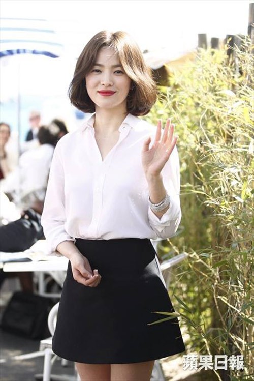 Mix vay chu A dep nhu Song Hye Kyo trong “Hau due cua mat troi“-Hinh-11
