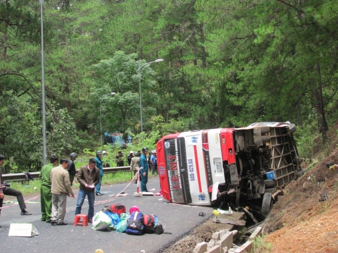 Vu xe khach tong nhau o Da Lat: Cong nhan canh bao bat thanh