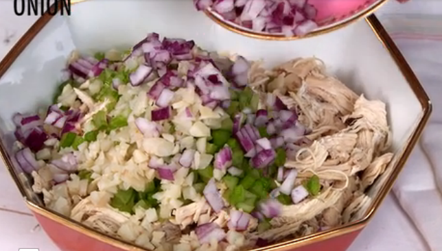 Cach lam salad ga tron mayonnaise kieu Tay-Hinh-5