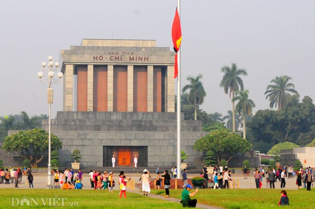 Co ru khap pho Ha Noi trong ngay Quoc tang lanh tu Fidel Castro-Hinh-3