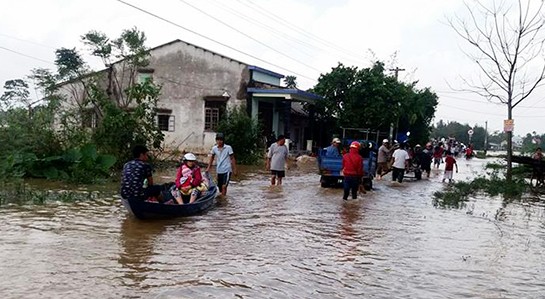 Xot xa canh nguoi dan chay lu o Quang Nam-Hinh-4