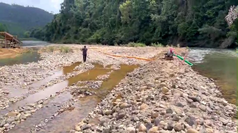 Dak Lak: Bat qua tang cac doi tuong khai thac vang trai phep-Hinh-2