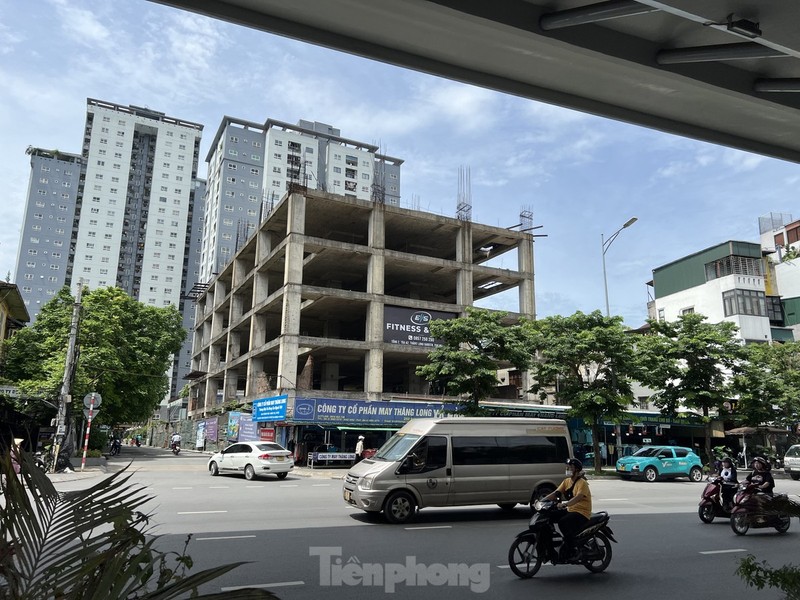 Tan muc toa nha Thang Long Garden bi bo hoang hon thap ky-Hinh-2