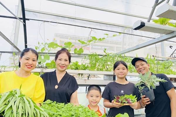 Lam vuon theo mo hinh Aquaponic, ca nha thoai mai huong trai ngot-Hinh-11