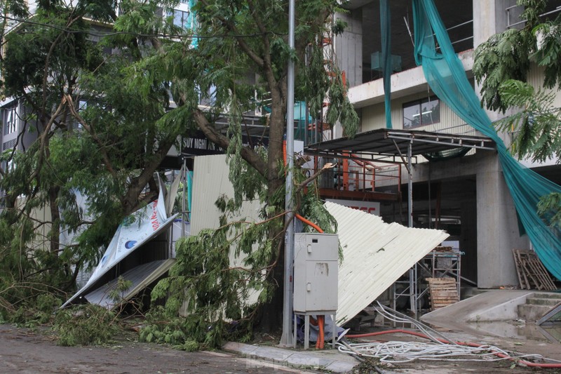 Ha Noi: Khu do thi, khu chung cu hoang tan sau bao-Hinh-13