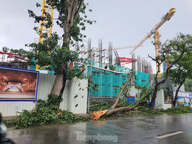 Ha Noi: Khu do thi, khu chung cu hoang tan sau bao-Hinh-19