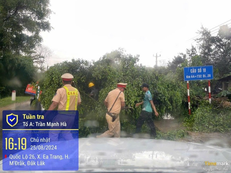 Dak Lak: CSGT luon dong hanh cung nguoi dan tren moi tuyen duong-Hinh-5