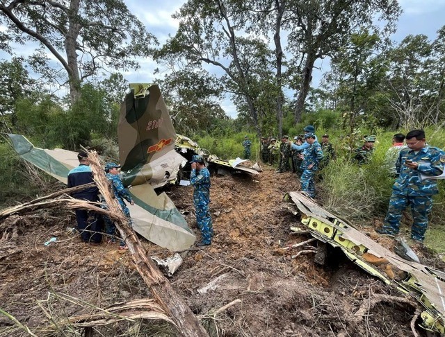 Bao ve hien truong, tim thay hop den may bay Yak-130 roi