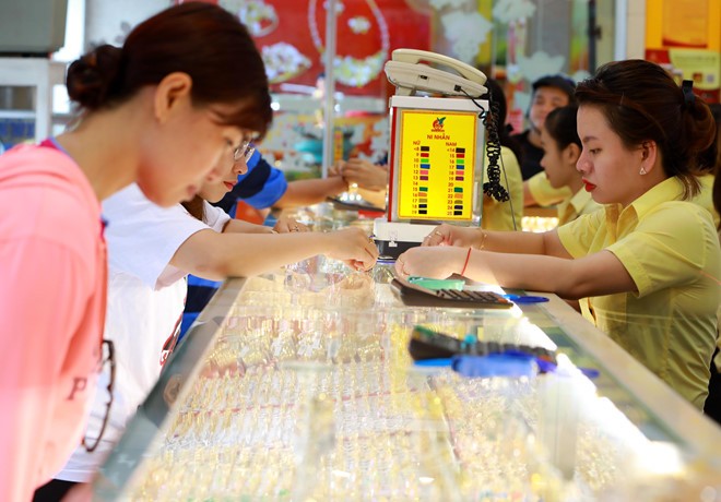 Gia vang tang cao, viec “mung cuoi bang vang” tro thanh noi lo