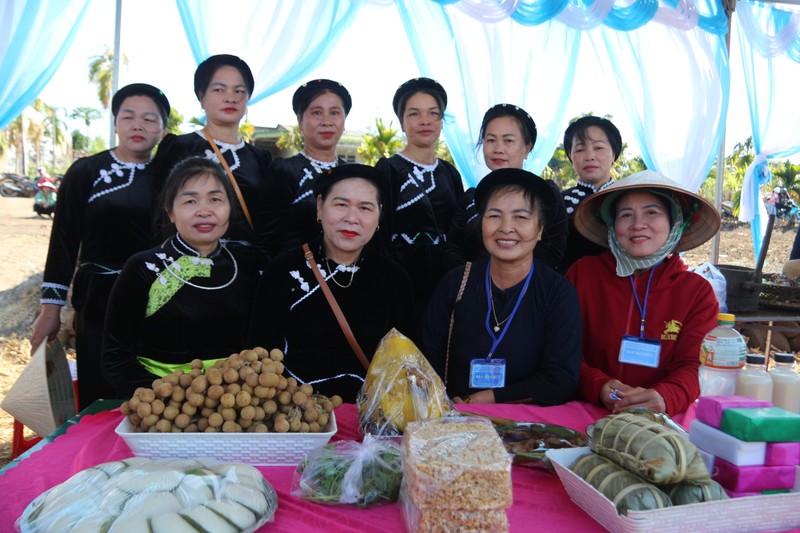 Dong bao Tay Nung Cu M’gar nhon nhip cau may Le hoi Long tong-Hinh-5