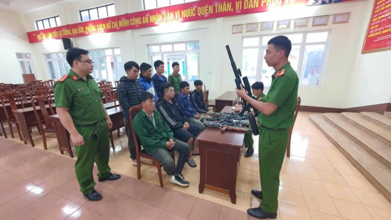 Bắt 7 đối tượng ở Đắk Lắk mang súng tự chế vào rừng săn bắn Bat 7 doi tuong o Dak Lak mang sung tu che vao rung san ban