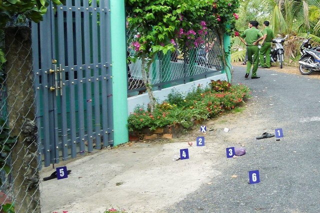 Nam thanh nien cam dao dam ban gai roi tu sat nhung khong chet