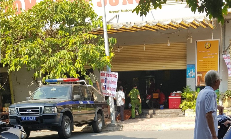 Mau thuan khi an nhau mung khai truong quan khien 2 nguoi thuong vong