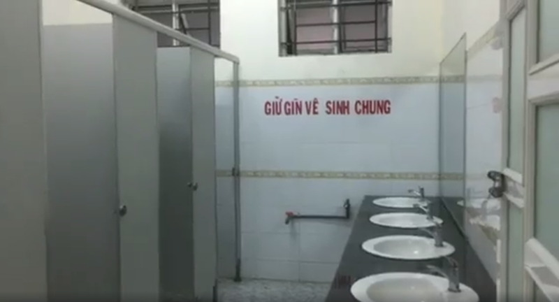 Cuong buc phu nu trong WC Trung tam Van hoa Binh Duong: Ga trai bi bat