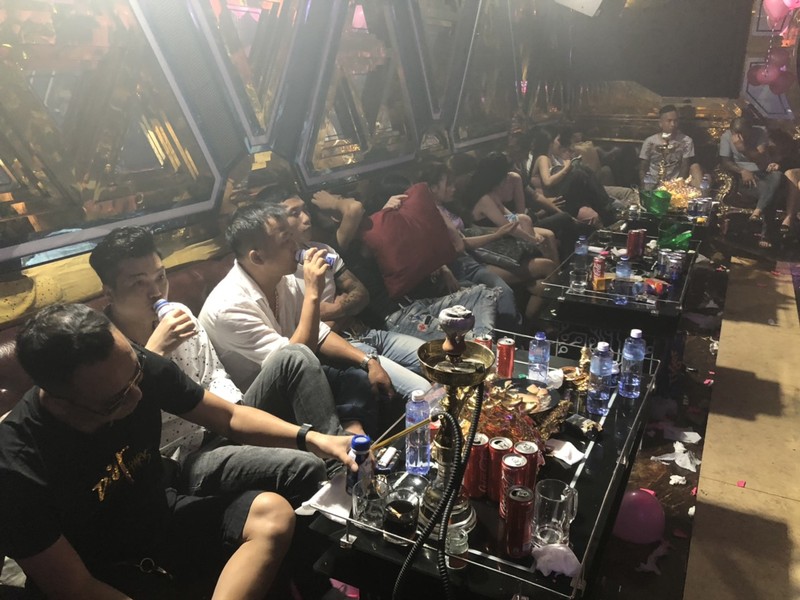 Dot kich karaoke Sai Gon: Phat hien gan 100 dan choi duong tinh ma tuy-Hinh-5