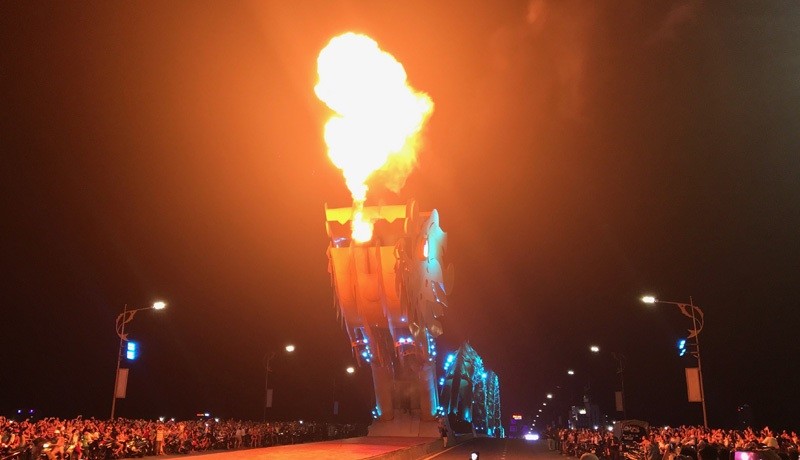 Da Nang: Dieu chinh hoat dong phun lua, phun nuoc cua Cau Rong