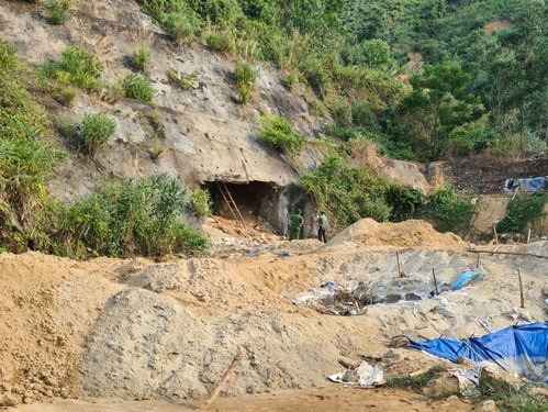 Quang Nam cho phep danh sap cua lo trai phep o mo vang Bong Mieu