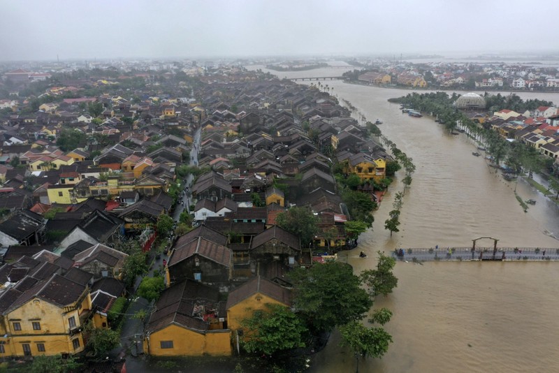 Hoi An: Nhieu tuyen duong bien thanh song sau bao Noru-Hinh-4