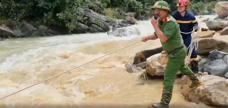 Quang Ngai: Chay dua voi thoi gian tim kiem nan nhan thuy dien Ka Tinh-Hinh-6