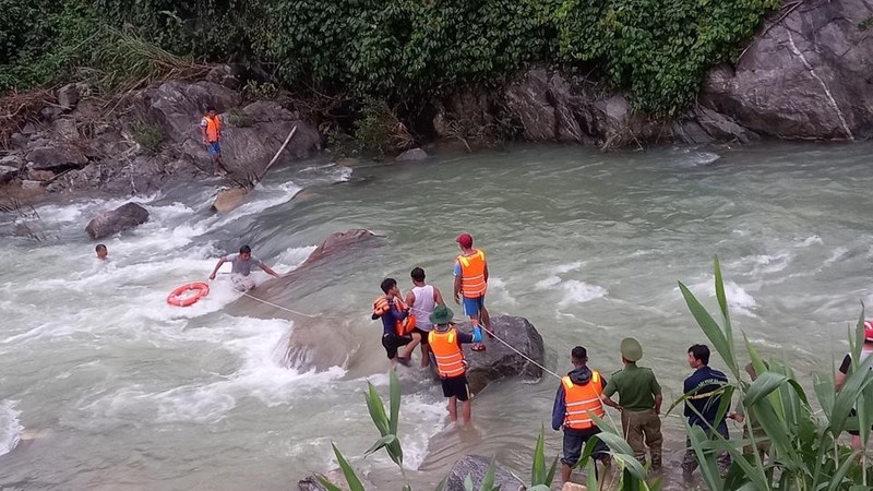 Quang Ngai: Chay dua voi thoi gian tim kiem nan nhan thuy dien Ka Tinh-Hinh-7