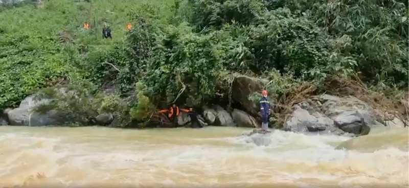 Quang Ngai: Chay dua voi thoi gian tim kiem nan nhan thuy dien Ka Tinh-Hinh-8