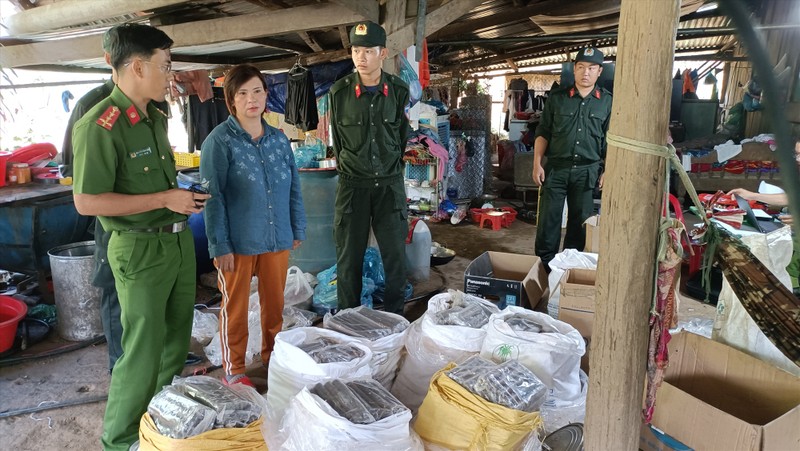 Triet pha duong day mua ban trai phep hang tan vat lieu no-Hinh-2